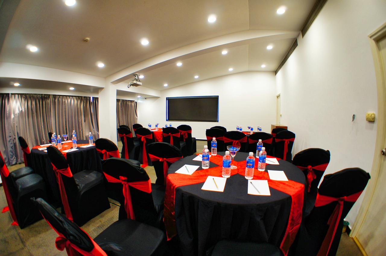 Hotel The Fern Residency, Miramar Panaji Exterior foto